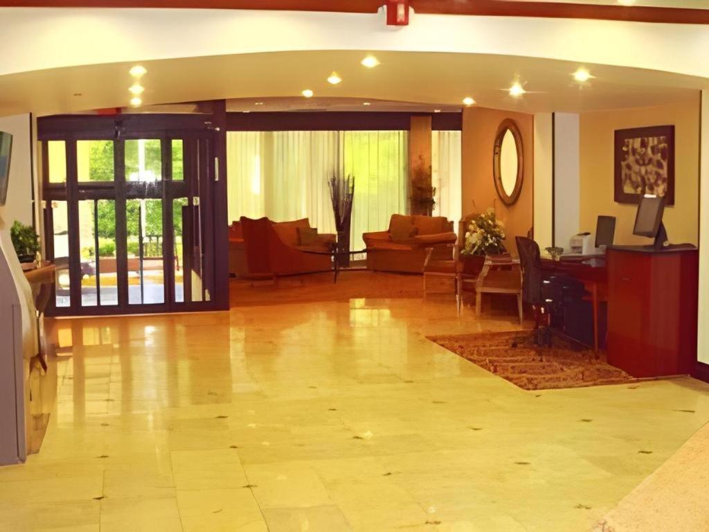 Garden Plaza Hotel Седдл-Брук Екстер'єр фото