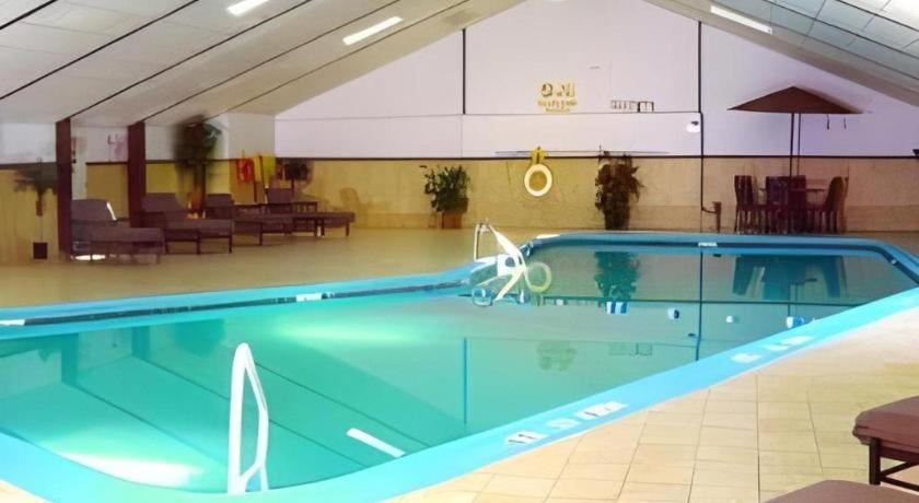 Garden Plaza Hotel Седдл-Брук Екстер'єр фото