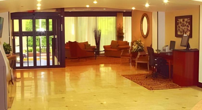 Garden Plaza Hotel Седдл-Брук Екстер'єр фото