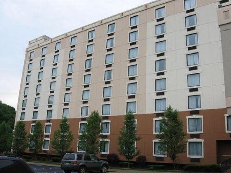 Garden Plaza Hotel Седдл-Брук Екстер'єр фото